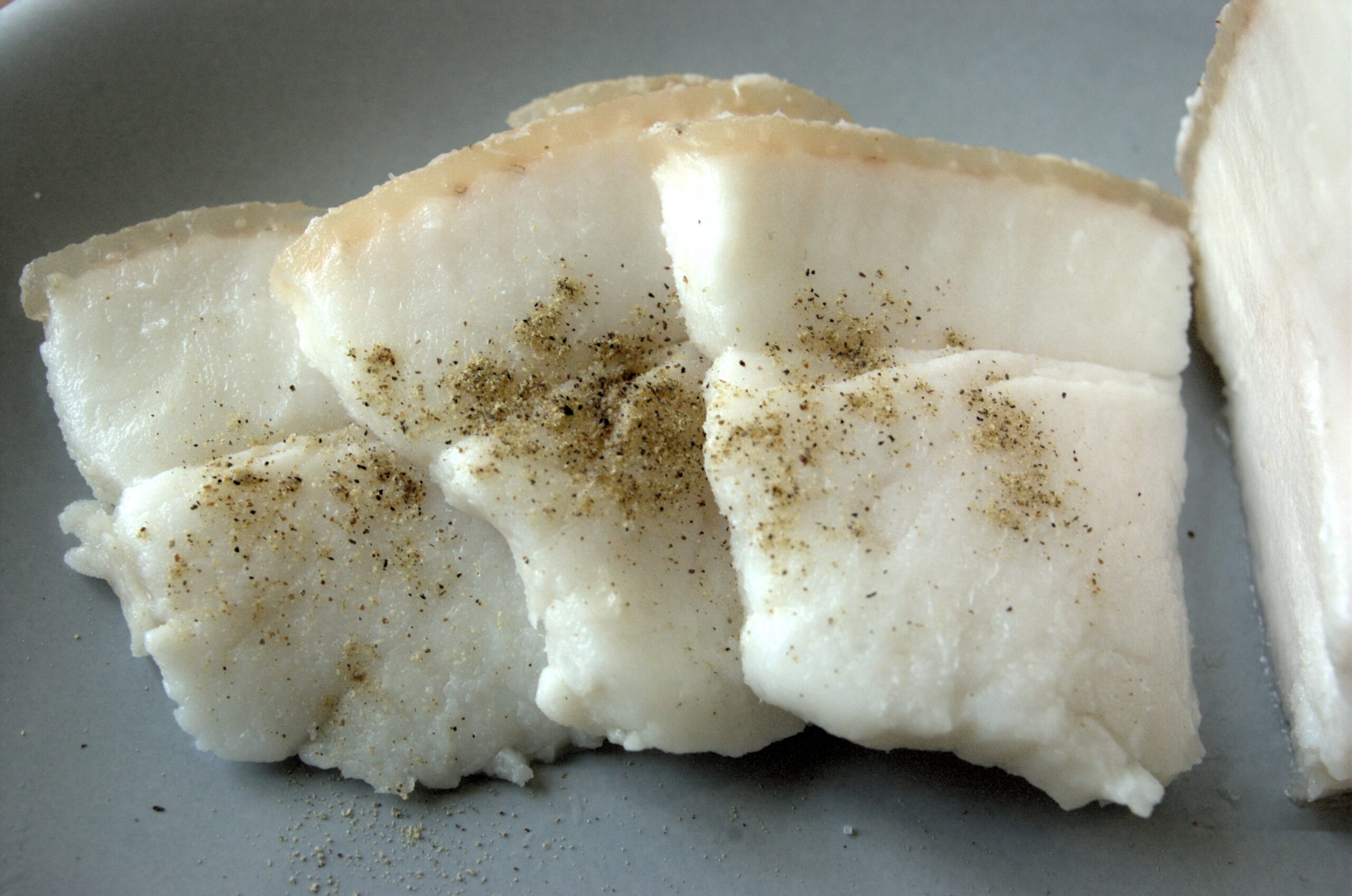 Salo_with_pepper_closeup-Roland-Geider